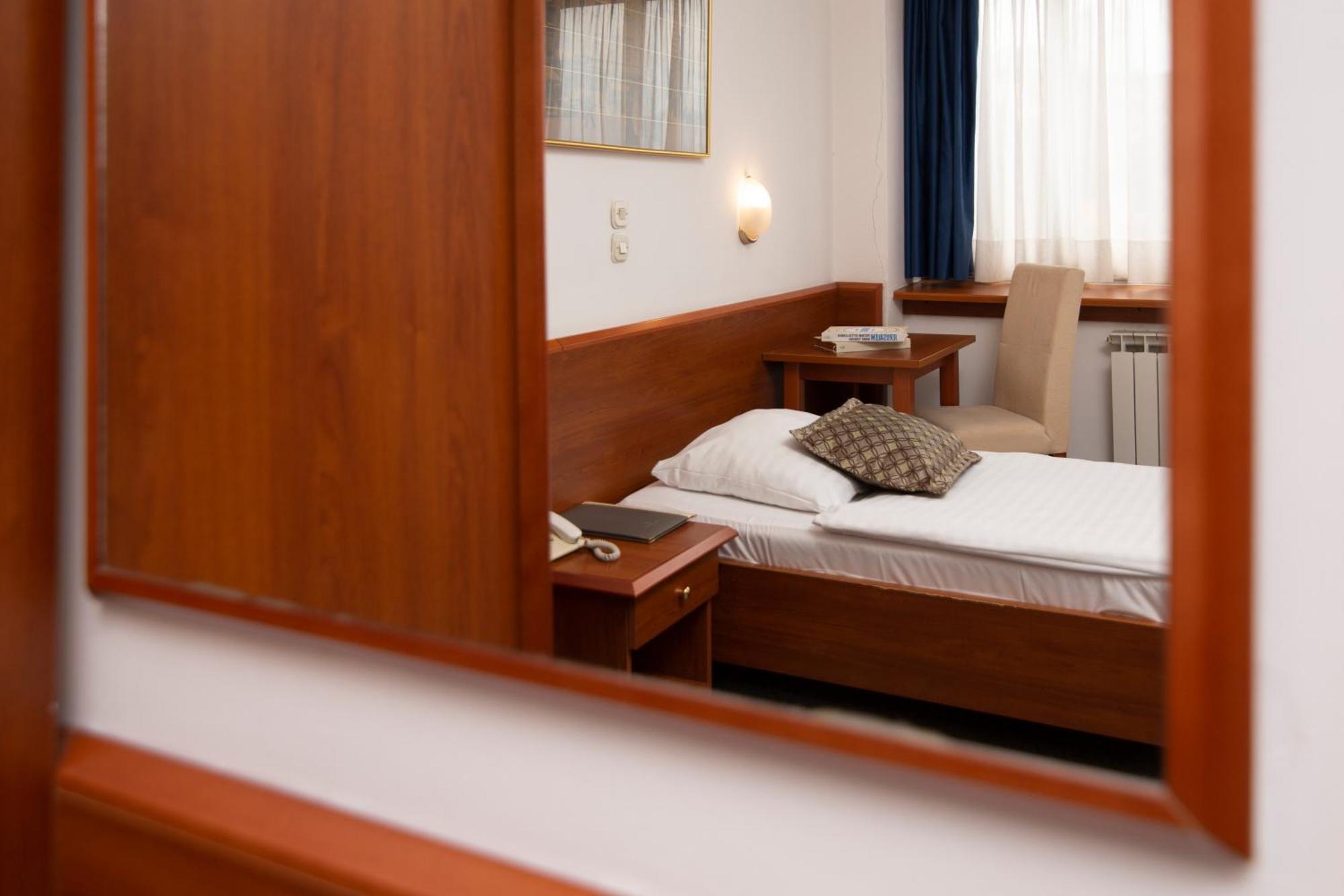 Hotel Neboder Rijeka Oda fotoğraf